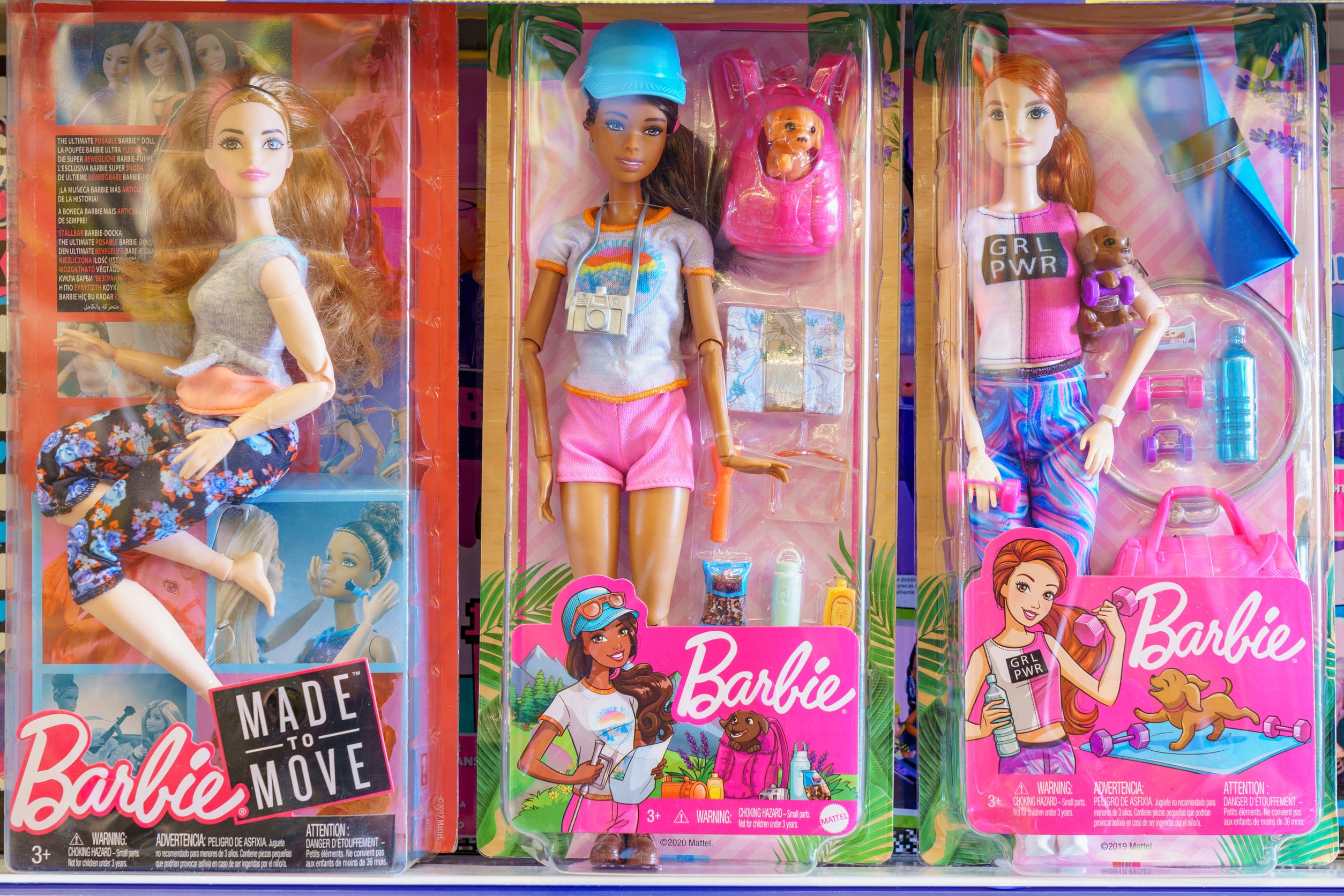 figurines dans emballages