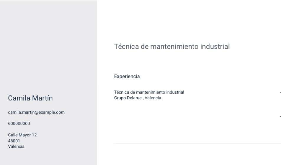 El CV en PDF generado por el creador con IA, con el nombre y los datos de contacto en la columna izquierda y el contenido en la derecha